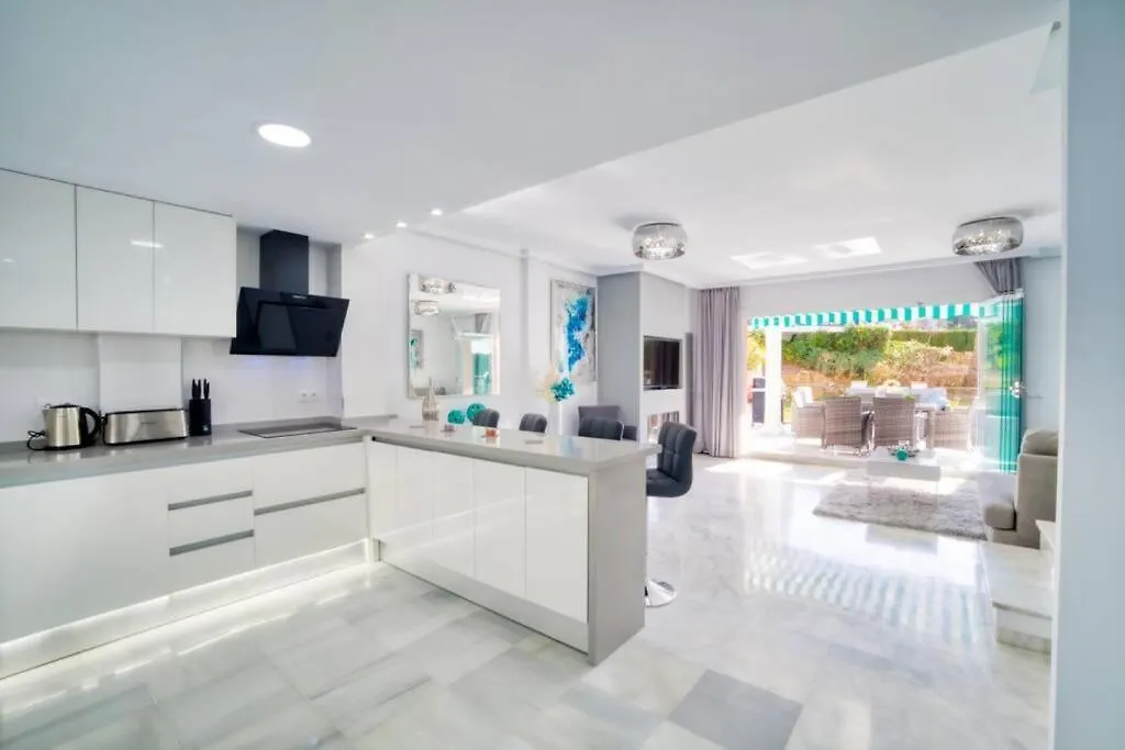 Marbella Luxury Home With Games Room & Sea Views Holiday home
