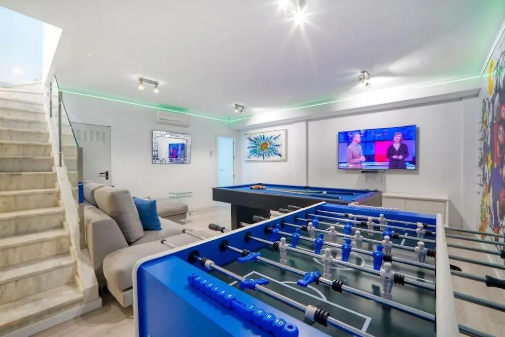 Marbella Luxury Home With Games Room & Sea Views Spain
