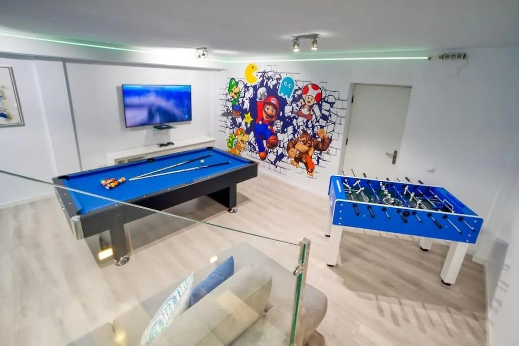 Marbella Luxury Home With Games Room & Sea Views