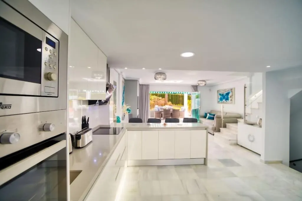 Marbella Luxury Home With Games Room & Sea Views Holiday home